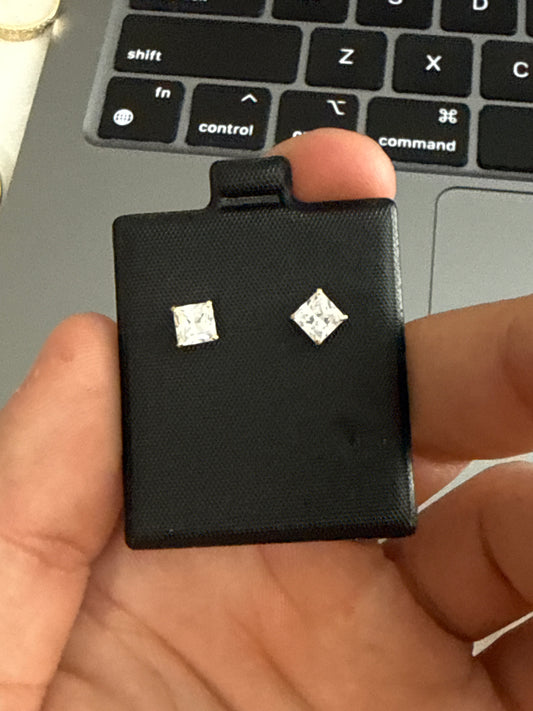 Aretes cuadrados diamante 14k