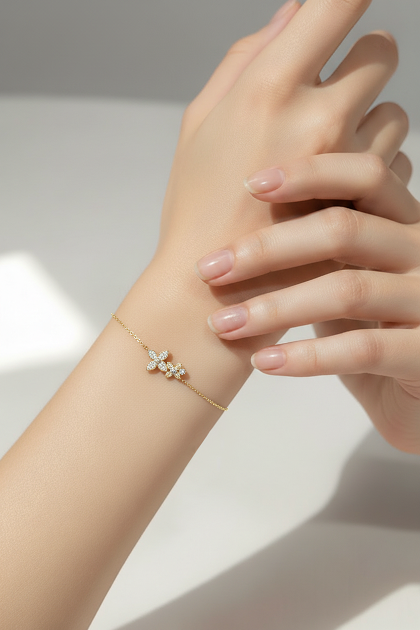 Delicado Brazalete con Diseño de Flores en Plata 925